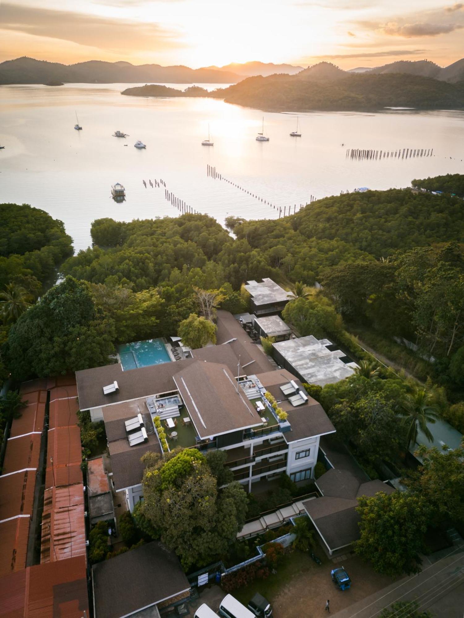 The Funny Lion - Coron Hotel Exterior foto